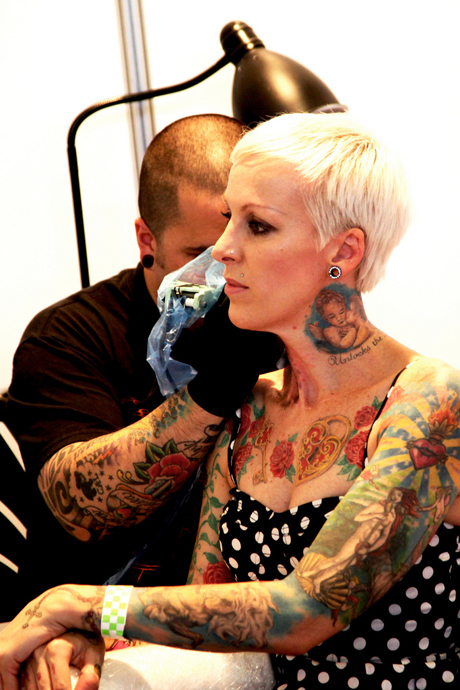 A tattooist at work
